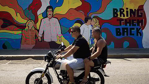 Um mural na Venezuela a pedir o regresso de Maduro e Cilia Flores.