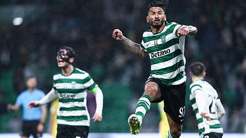 Luis Suarez celebra o golo.