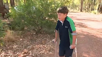 Rapaz de 13 anos nada quatro horas e salva família à deriva no mar na Austrália