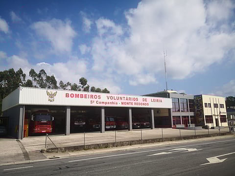 Bombeira atropelada quando ia para o quartel em Leiria. Condutor pôs-se em fuga