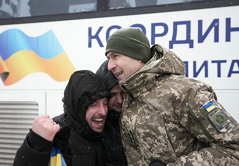 Muitos dos prisioneiros ucranianos estavam em cativeiro desde 2022.