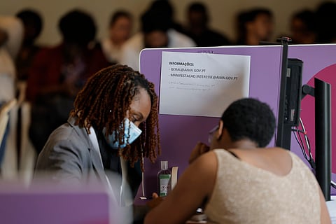 Há atraso no envio dos documentos aprovados.