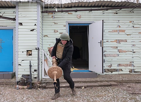 As forças russas continuam a atacar as posições ucranianas e os trabalhos para restabelecer a energia.