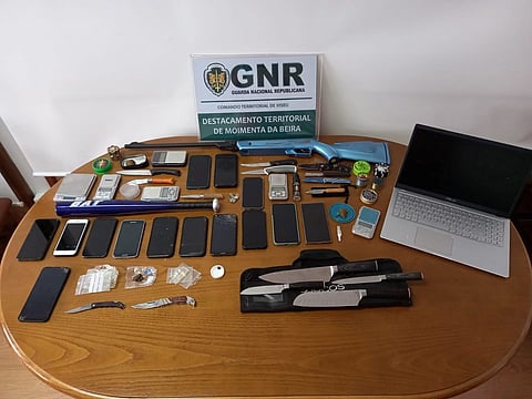 Materiais apreendidos na operação.