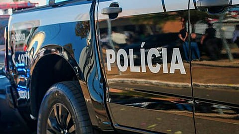 Polícia prende piloto acusado de pedofilia antes do voo