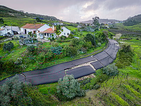Danos numa estrada em Arruda dos Vinhos, na sequência do mau tempo