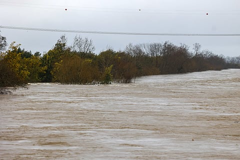 Rebentou dique na margem direita do Mondego. A1 cortada. Montenegro admite mais ruturas