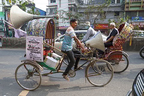 Campanha de candidata de um dos mais de 50 partidos que se apresentam a votos.