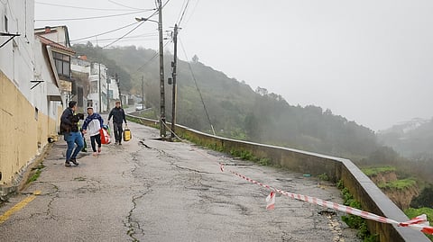 Moradores foram a correr retirar os pertences.