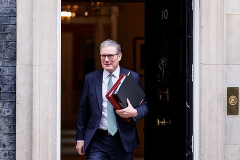 Oposição e trabalhistas pediram a demissão de Starmer por causa da nomeação de Peter Mandelson como embaixador nos EUA.