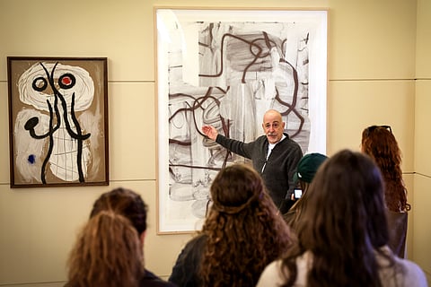 Robert Lubar Messeri, na visita de imprensa à exposição 'Afinidades Coletivas: Joan Miró e a Arte Contemporânea na Coleção do Museu de Serralves'.