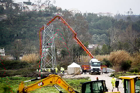 TRabalhos de recuperação da rede elétrica em Leiria
