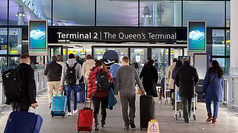 A partir de 25 de fevereiro de 2026, todos os cidadãos britânicos com dupla nacionalidade serão obrigados a apresentar um passaporte do Reino Unido ou um certificado de direito de residência.