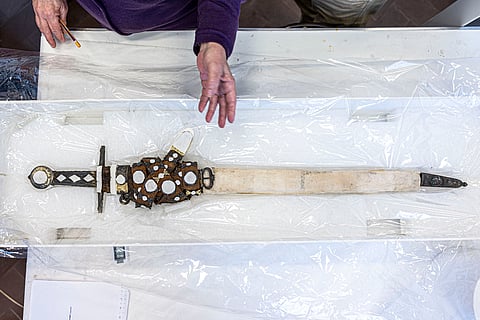 Espada de D. Dinis no Laboratório José de Figueiredo.