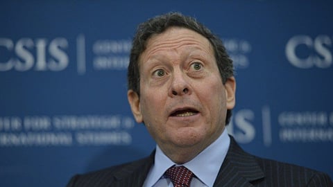 Thomas Pritzker afastou-se dos comandos do grupo hoteleiro, dizendo que "uma boa gestão significa também proteger a Hyatt".