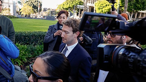 À chegada ao tribunal, Mark Zuckerberg foi confrontado por pais cujos filhos sofrem de problemas de saúde mental por causa das redes sociais.