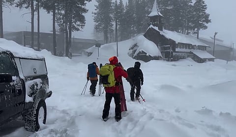 Nevões que podem levar a acumulações de neve acima dos dois metros assolam o Condado de Nevada, nos EUA. Uma tempestade já classificada como "histórica" pelas autoridades norte-americanas.