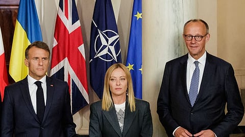 Macron, Meloni e Merz na Casa Branca, em Washington, dezembro de 2025.