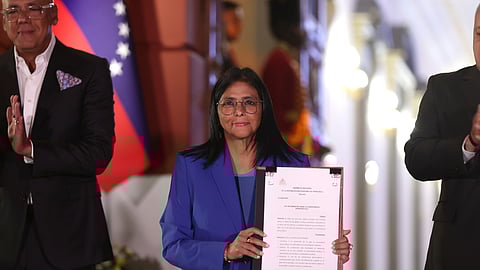 Presidente interina da Venezuela Delcy Rodríguez assina lei de amnistia