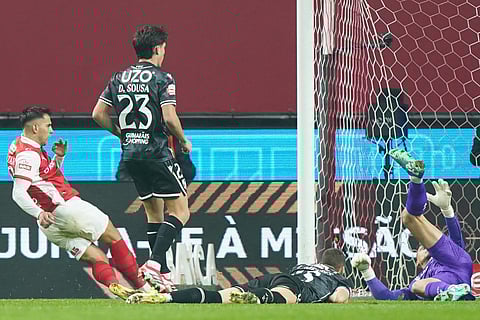 Rodrigo Zalazar marca para desespero da defesa vimaranense.