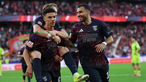 Alexander Bah abriu o marcador no jogo do regresso após mais de um ano a recuperar de lesão.