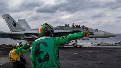 A curiosidade de Trump ocorre num momento em que os EUA mantêm uma presença naval robusta na região, incluindo dois porta-aviões, como parte de uma estratégia de dissuasão e pressão.