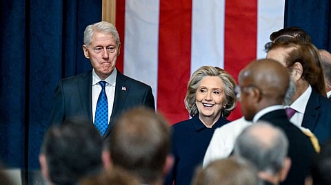 Bill Clinton e Hillary Clinton estão a poucos dias de deporem no Congresso dos EUA