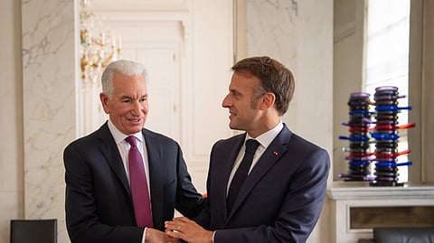 Kushner com o presidente Macron pouco depois de ter sido nomeado embaixador em Paris.