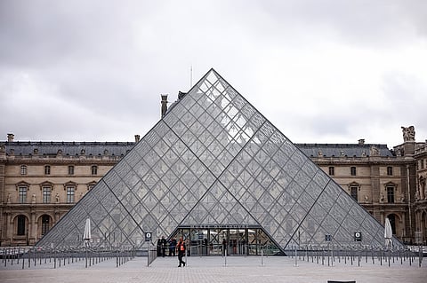Após várias polémicas, Museu do Louvre tem novo diretor