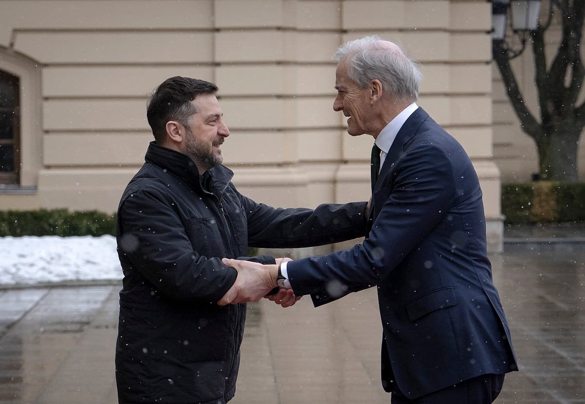 Zelensky nega alegações russas sobre armas nucleares e anuncia encontro com EUA