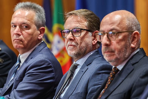 O ministro da Administração Interna, Luís Neves (ao centro), na sessão solene de abertura do Ano Académico 2025/2026 do Instituto Superior de Ciências Policiais e Segurança Interna, em Lisboa.