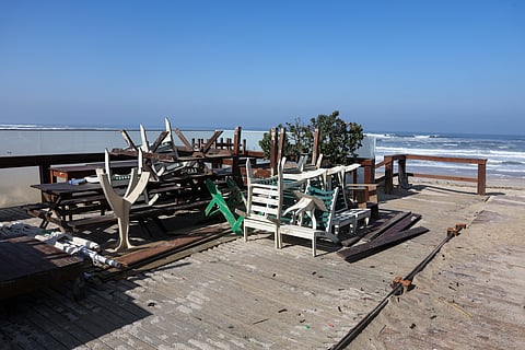 Um mês depois da tempestade restaurantes continuam quase todos fechados na Praia da Vieira