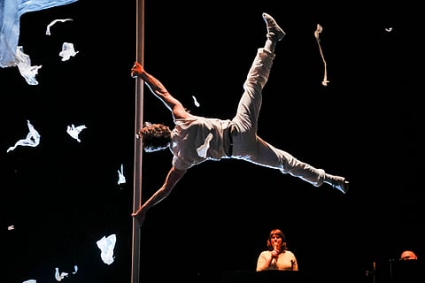 João Paulo Santos, em primeiro plano, com Rita Maria, em segundo plano.