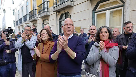 Secretário-geral do PCP, Paulo Raimundo, ao lado da líder parlamentar, Paula Santos.