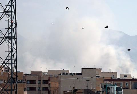 Fumo era visível em Teerão após ataques dos EUA e de Israel.