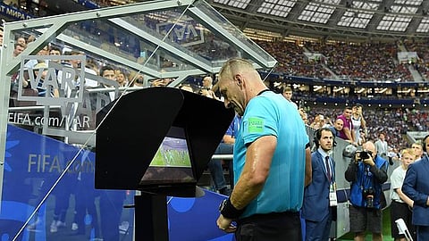 International Board alarga intervenção do VAR e cria novas regras para acelerar o jogo de futebol