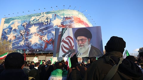 Manifestações de pesar pela morte de Khamenei em Teerão.