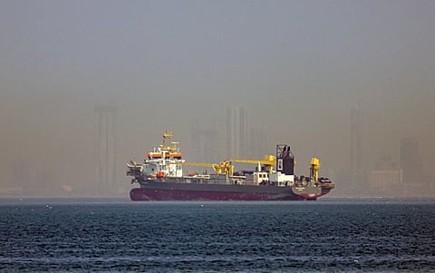 A suspensão do trânsito no estreito de Ormuz terá um impacto nos preços do petróleo