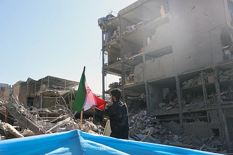 Trump admite pôr Marinha a escoltar petroleiros no estreito de Ormuz. Fogo junto ao consulado dos EUA no Dubai