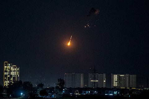 Míssil atinge base dos EUA no Qatar. Trump admite pôr Marinha a escoltar petroleiros no estreito de Ormuz