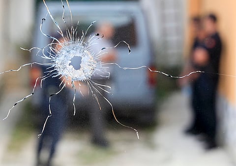 Jovem atingido na cabeça após discussão. Alegado agressor foi detido