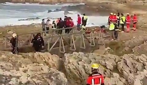 Cinco mortos e um desaparecido após o colapso de passadiço de uma praia em Espanha (com vídeo)