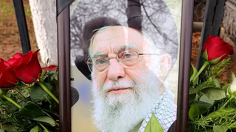 Cerimónias fúnebres de Ali Khamenei adiadas