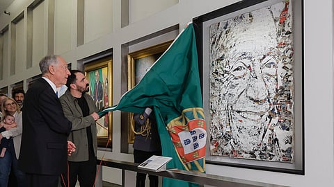 O retrato de Marcelo por Vhils: uma década de história a partir de notícias de jornais