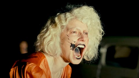 Jessie Buckley em grande plano, dimensão IMAX.