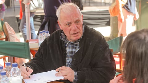 António Lobo Antunes a autografar livros na Feira do Livro de Lisboa, em 2009.