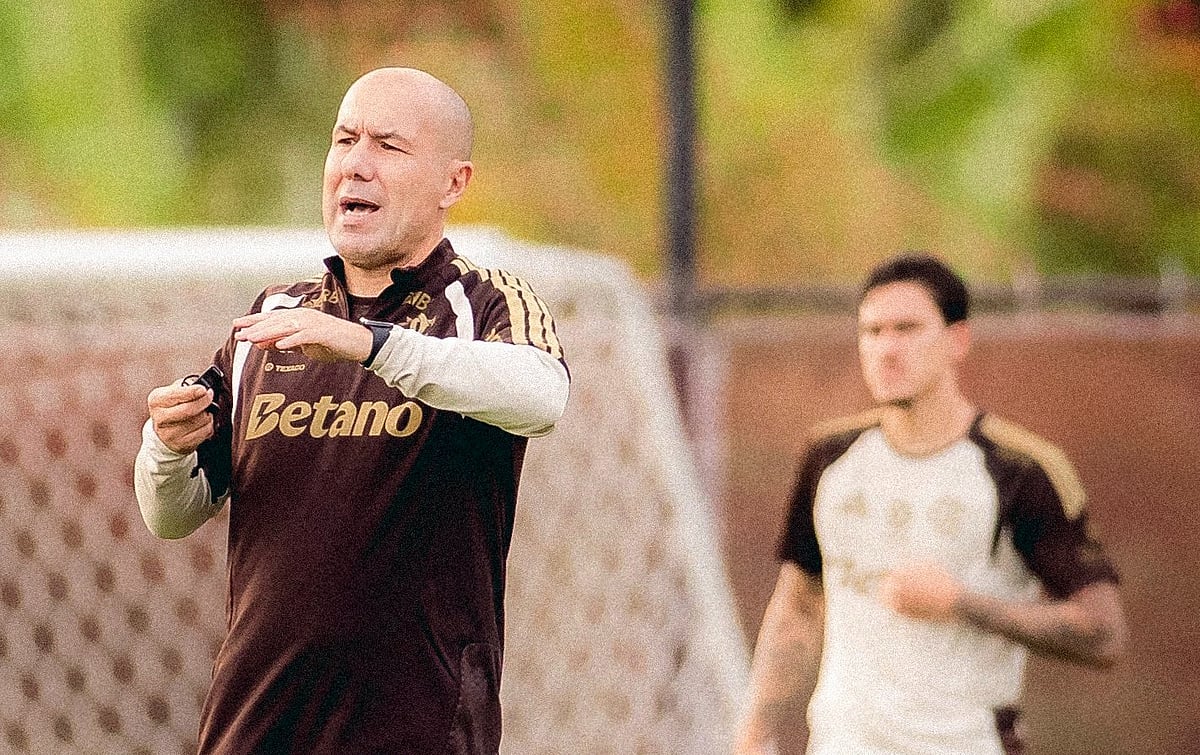 Leonardo Jardim honrado por treinar o Flamengo, o "maior das Américas"