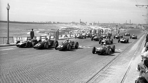 Alta velocidade na marginal do Porto, em agosto de 1960. O IX GP de Portugal era a 8.ª prova do Mundial.