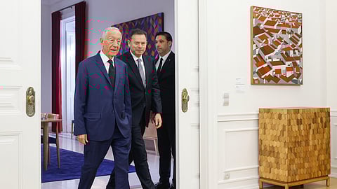 Marcelo Rebelo de Sousa ao lado de Luís Montenegro. Presidente da República cessante presidiu ao Conselho de Ministros na residência oficial do primeiro-ministro, em São Bento