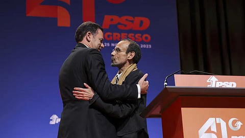 Luís Montenegro abraçou o antigo ministro no início e no final da sua intervenção no 41.º Congresso do PSD.